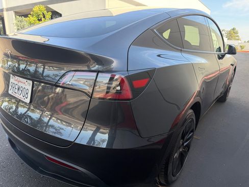 Used 2025 Tesla Model Y Long Range RWD image 8