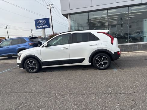 Used 2023 Kia Niro EX w/ EX Cold Weather Package image 12