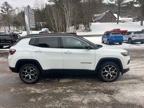 New 2026 Jeep Compass Limited image 4