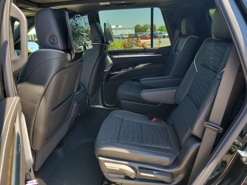 New 2026 Cadillac Escalade Platinum Sport w/ LPO, ONYX Package image 16