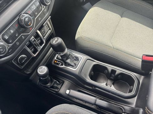 Used 2025 Jeep Wrangler Unlimited Sahara AWD/4WD image 41