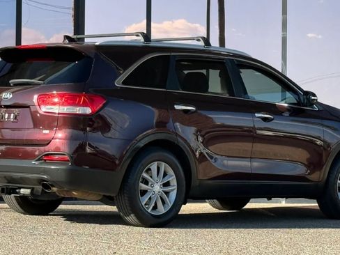 Used 2016 Kia Sorento FWD w/ LX Convenience Package image 12