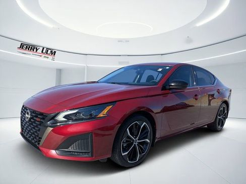 Used 2024 Nissan Altima 2.5 SR FWD image 7