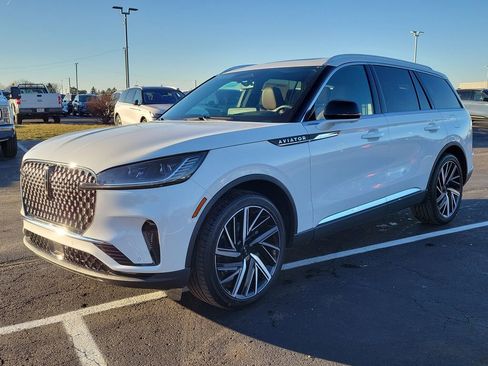 New 2026 Lincoln Aviator Reserve image 8
