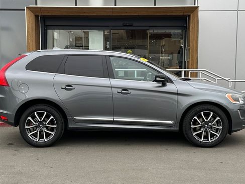 Used 2017 Volvo XC60 T6 Dynamic w/ Preferred Option Package image 8