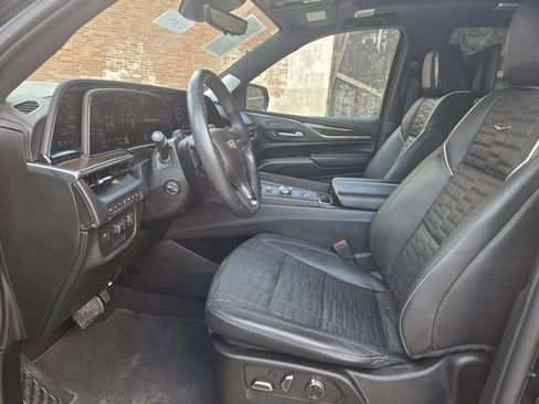 Used 2023 Cadillac Escalade Sport Platinum w/ LPO, ONYX Package image 7