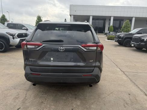 Used 2021 Toyota RAV4 LE image 6