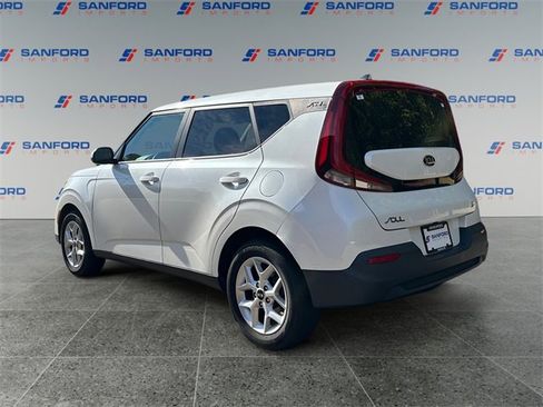 Used 2021 Kia Soul S image 3