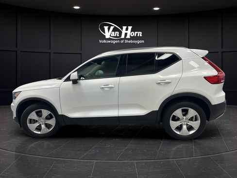 Used 2022 Volvo XC40 T5 Momentum AWD/4WD image 4