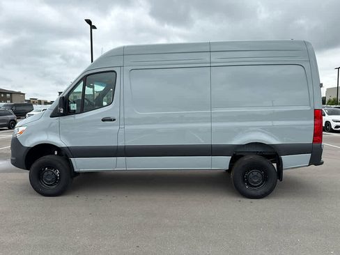 Used 2025 Mercedes-Benz Sprinter 2500 image 8