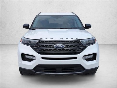Used 2023 Ford Explorer XLT w/ Equipment Group 202A RWD image 2