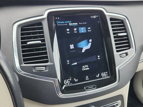 Used 2020 Volvo XC90 T5 Momentum w/ Protection Package Premier AWD/4WD image 10