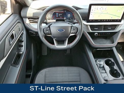 Used 2025 Ford Explorer ST-Line w/ ST-Line Street Pack AWD/4WD image 4