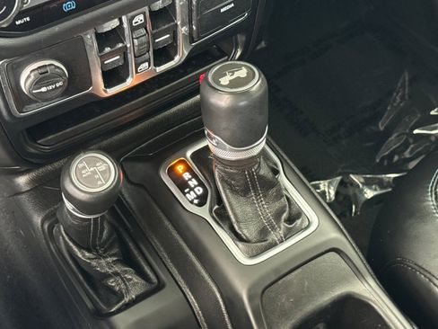 Used 2024 Jeep Wrangler High Altitude AWD/4WD image 21