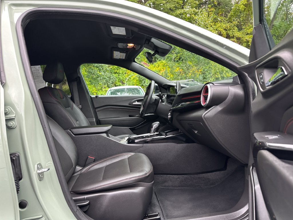Used 2024 Chevrolet Trax RS w/ Driver Confidence Package FWD image 20