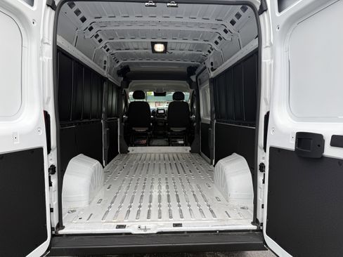 Used 2026 RAM ProMaster 2500 w/ Convenience Group FWD image 11