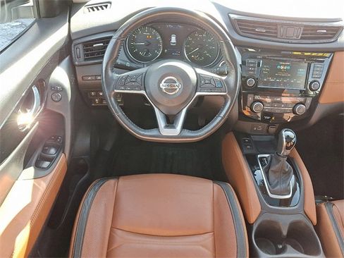 Used 2018 Nissan Rogue SL w/ Premium Package image 11