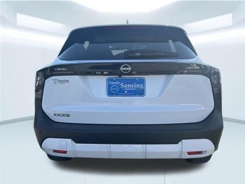 Used 2025 Nissan Kicks SV FWD image 7