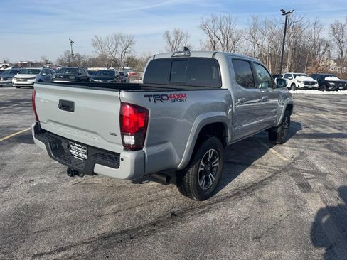 Used 2018 Toyota Tacoma TRD Sport w/ Technology Package image 2