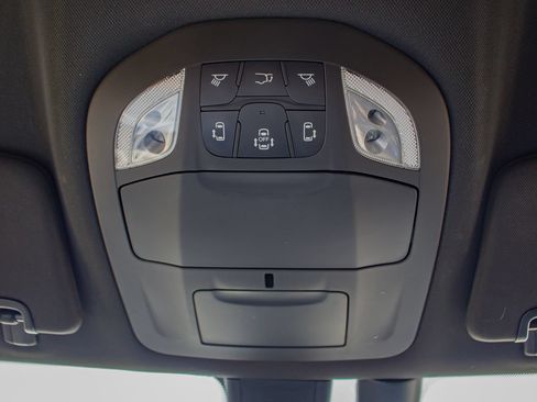 Used 2020 Chrysler Pacifica Touring-L Plus w/ S Appearance Package FWD image 32