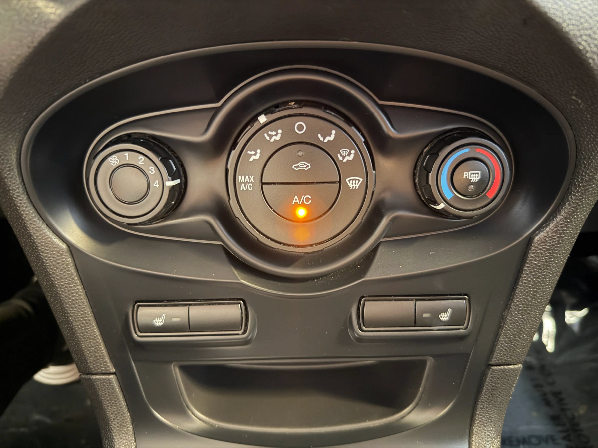 Used 2012 Ford Fiesta SE w/ Super Fuel Economy Pkg FWD image 19