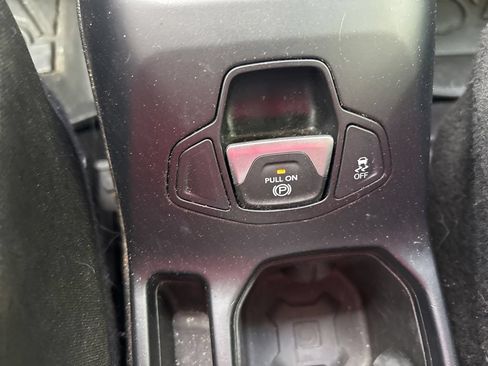 Used 2018 Jeep Renegade Latitude FWD image 29