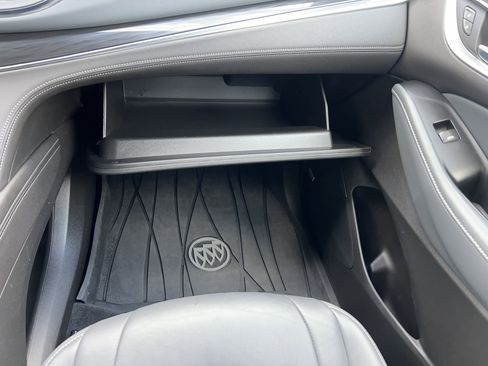 Used 2023 Buick Enclave Premium image 38