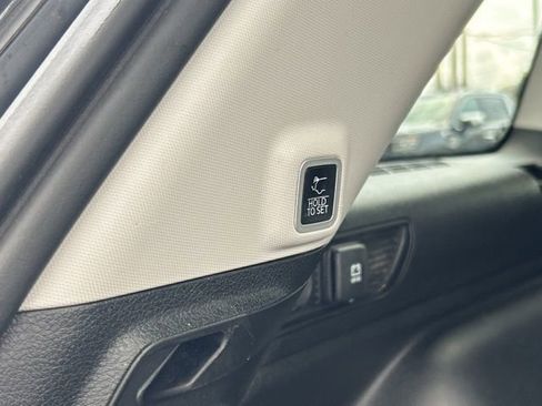 Used 2024 Jeep Grand Cherokee Limited w/ Black Appearance Package image 12