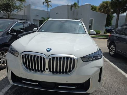 Used 2025 BMW X5 xDrive50e AWD/4WD image 2