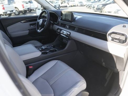 Used 2023 Honda Pilot Touring image 18