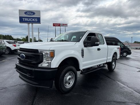 Used 2022 Ford F250 XL w/ Power Equipment Group AWD/4WD image 3