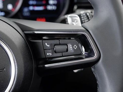 Certified 2025 Porsche Macan image 14