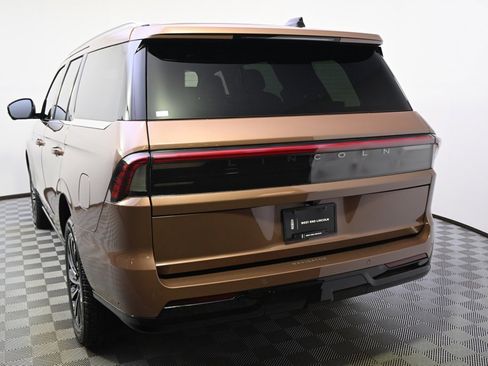 Used 2025 Lincoln Navigator Black Label image 4