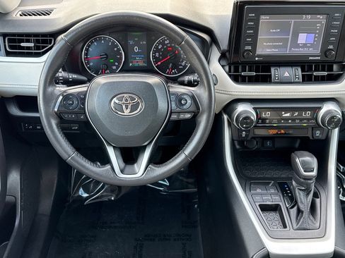 Used 2021 Toyota RAV4 XLE Premium image 13
