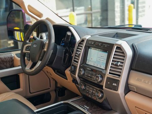 Used 2017 Ford F250 Lariat w/ Lariat Ultimate Package image 28