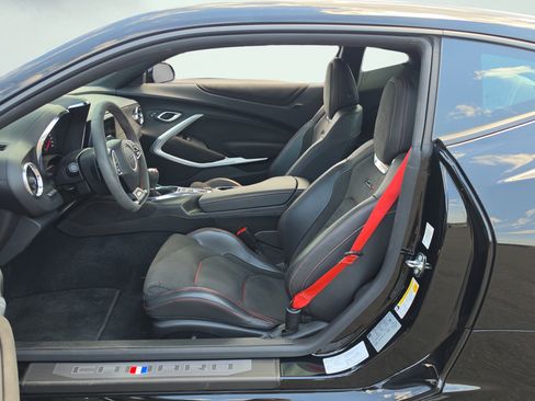 Used 2018 Chevrolet Camaro ZL1 RWD image 21