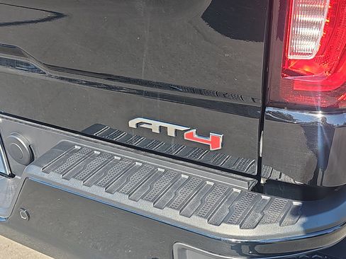 Used 2024 GMC Sierra 1500 AT4 w/ Technology Package AWD/4WD image 9