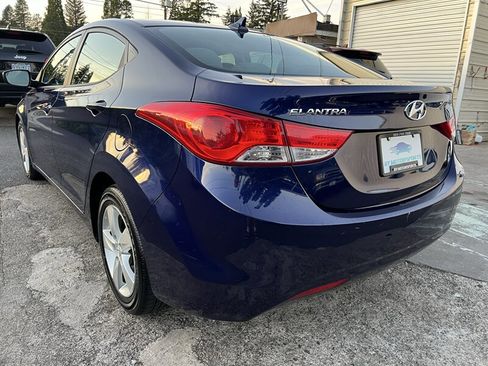 Used 2011 Hyundai Elantra GLS w/ Preferred Equipment Pkg 3 FWD image 3