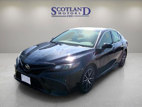 Used 2024 Toyota Camry SE image 2