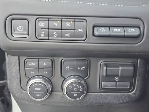 Used 2023 GMC Yukon Denali Ultimate image 22