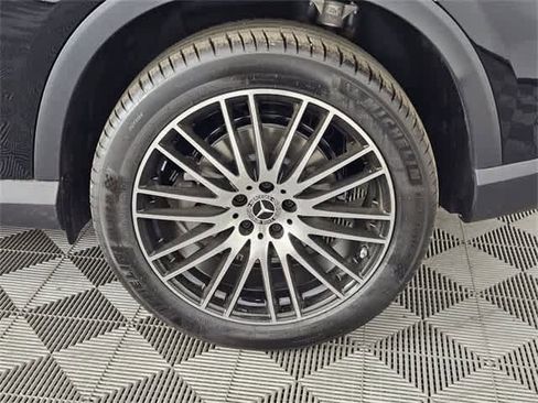 Used 2025 Mercedes-Benz GLC 300 4MATIC image 32