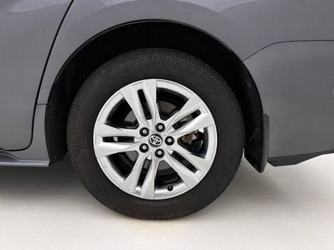 Used 2025 Toyota Sienna XLE w/ XLE Plus Package AWD/4WD image 30