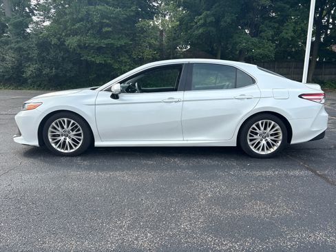 Used 2018 Toyota Camry XLE w/ Audio Package FWD image 3