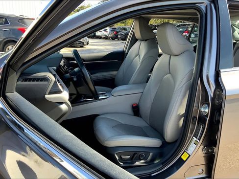 Used 2024 Toyota Camry XLE image 8