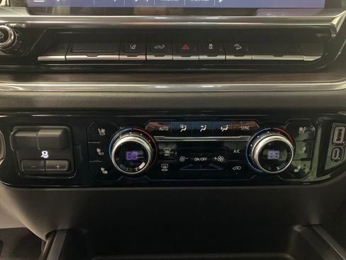 Used 2024 GMC Sierra 2500 SLT w/ SLT Convenience Package image 11