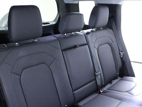 Used 2025 Land Rover Defender 110 S image 13