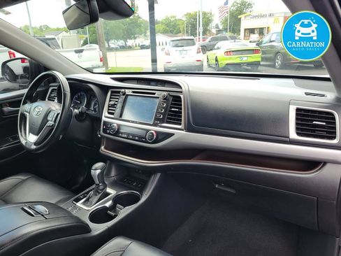 Used 2017 Toyota Highlander XLE AWD/4WD image 14