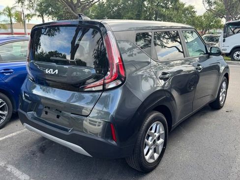 Certified 2025 Kia Soul LX w/ LX Technology Package FWD image 3