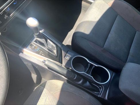 Used 2019 Toyota Corolla LE FWD image 17