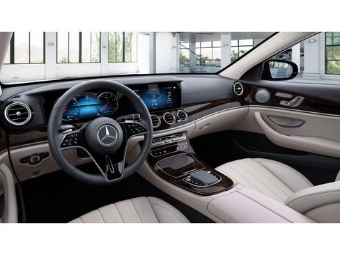 Used 2022 Mercedes-Benz E 350 4MATIC Sedan image 3